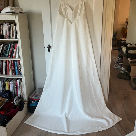 Markarian-Inspired Wedding Dress w/ Removable Train - Picture 1 of 10